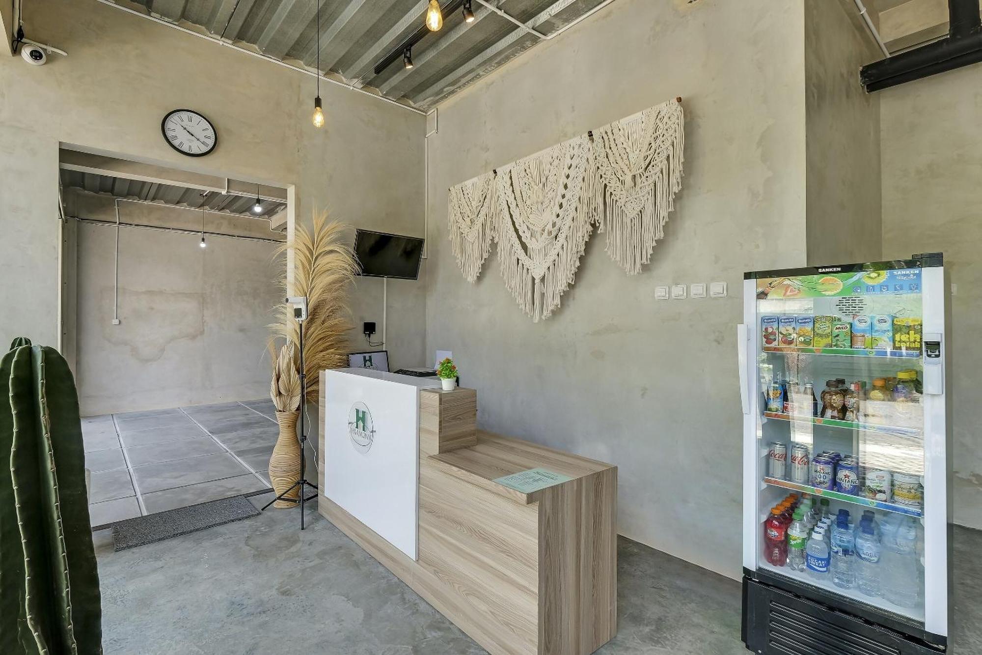 Super Oyo Capital O 90983 Harmony Easy Stay Maguwo Bagian luar foto