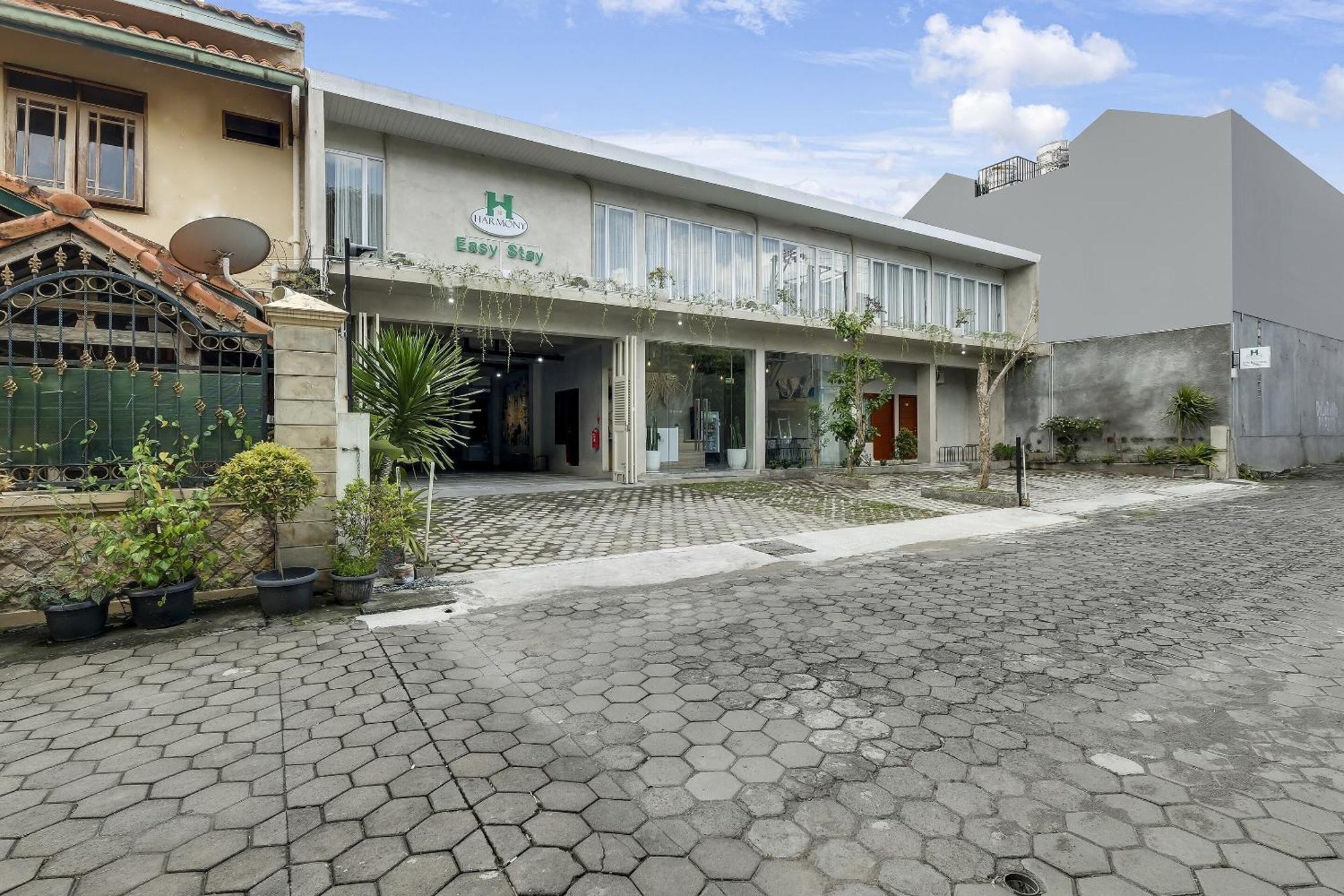 Super Oyo Capital O 90983 Harmony Easy Stay Maguwo Bagian luar foto