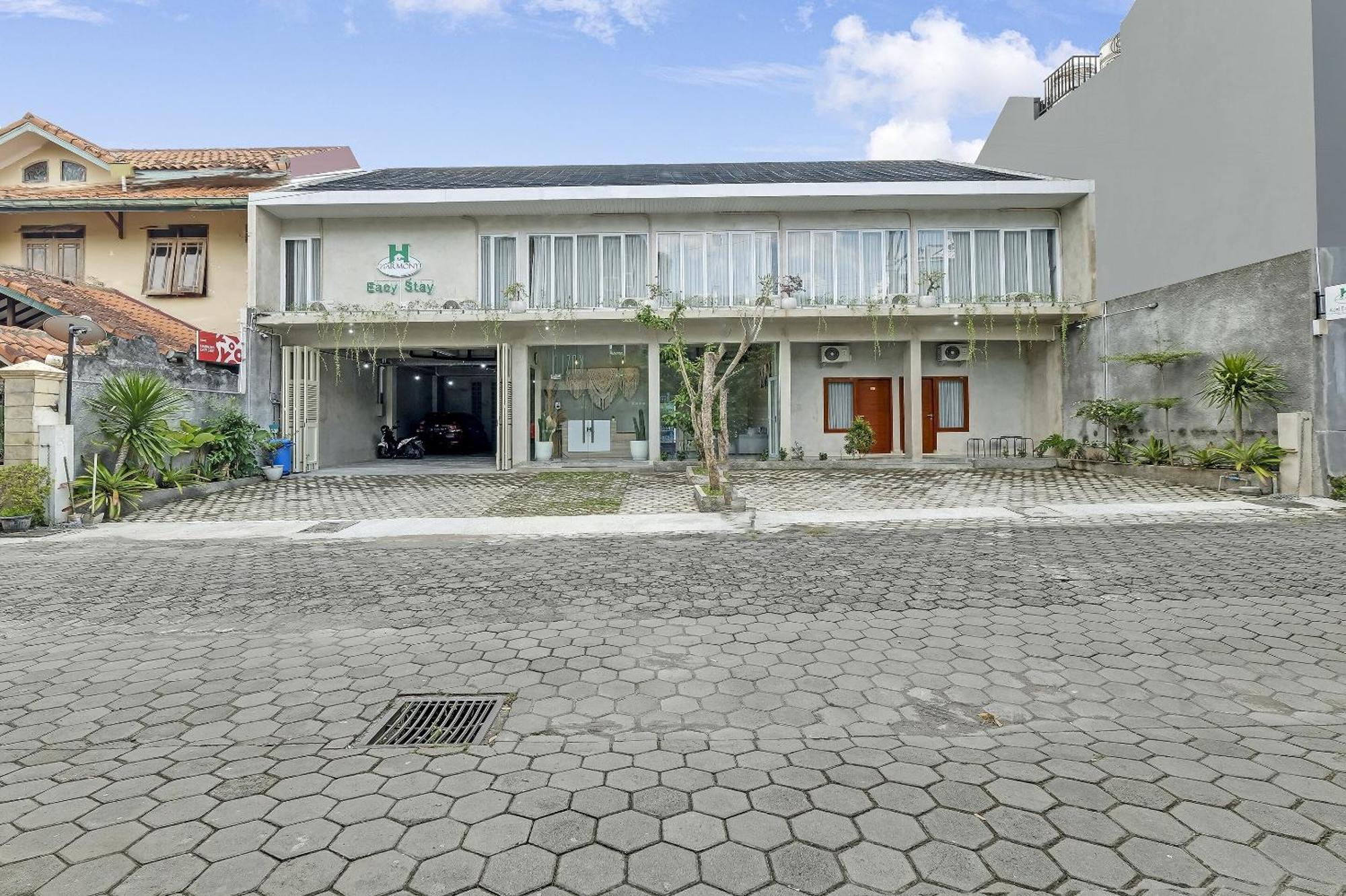 Super Oyo Capital O 90983 Harmony Easy Stay Maguwo Bagian luar foto