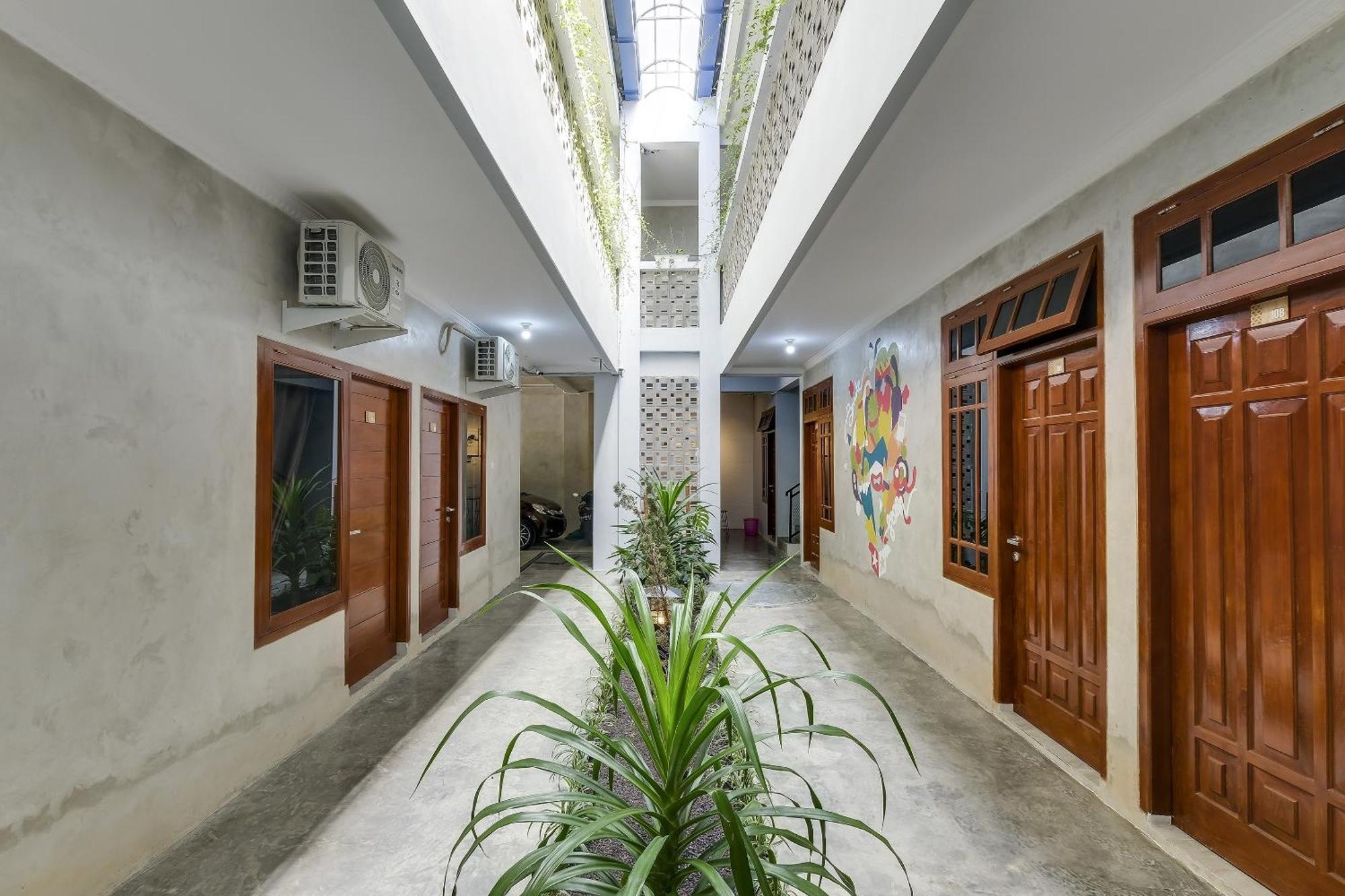 Super Oyo Capital O 90983 Harmony Easy Stay Maguwo Bagian luar foto